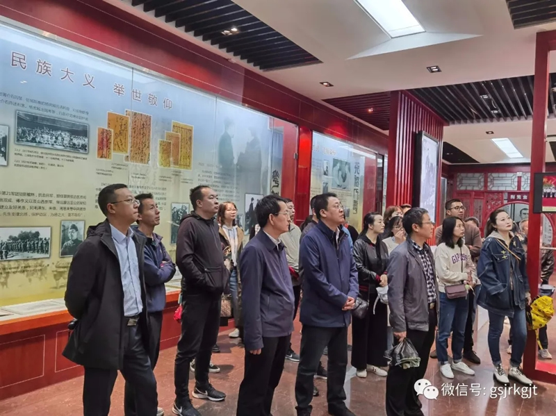 天水市政府金融辦、甘肅金控天水擔(dān)保公司、天水卓雅服飾公司黨支部聯(lián)合舉行主題黨日活動(dòng)